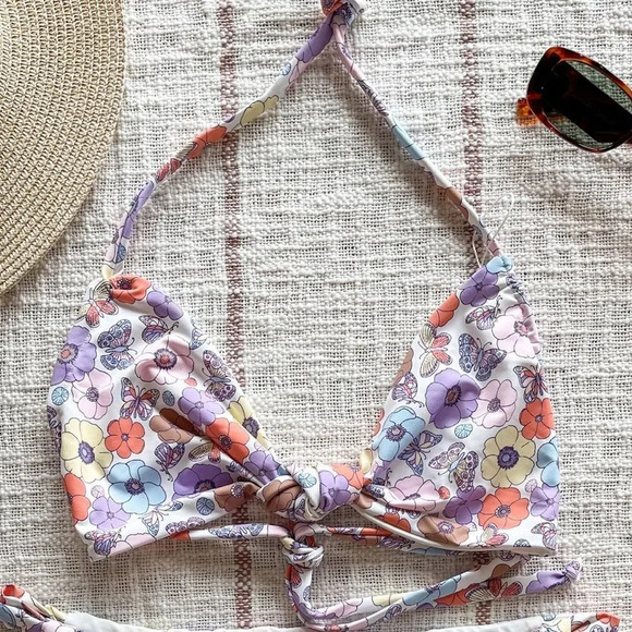 NEW! Retro Floral & Butterfly Print Knotted Halter Bikini Top - Picture 9 of 13